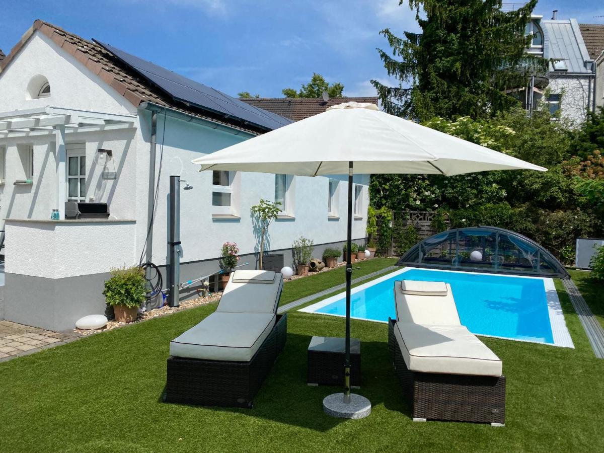 Haeuschen Im Garten In Der Muelheimer Altstadt Mülheim an der Ruhr Buitenkant foto